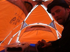 Innvendig er det godt med plass i teltet - spesielt om man er alene. Her fra Norefjell.